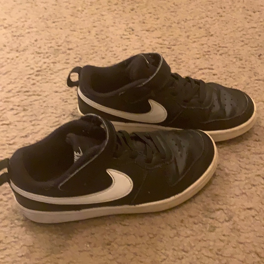 Nike black with white Court Borough low 2